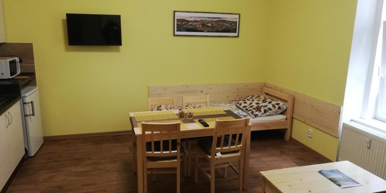 Booking Trzni Дечин Екстер'єр фото