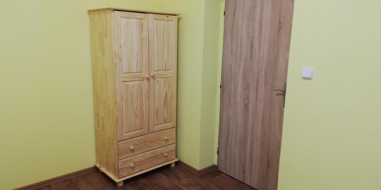 Booking Trzni Дечин Екстер'єр фото