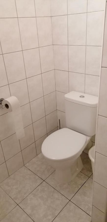 Booking Trzni Дечин Екстер'єр фото