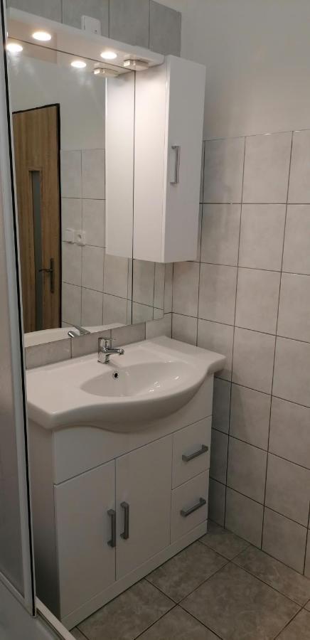 Booking Trzni Дечин Екстер'єр фото